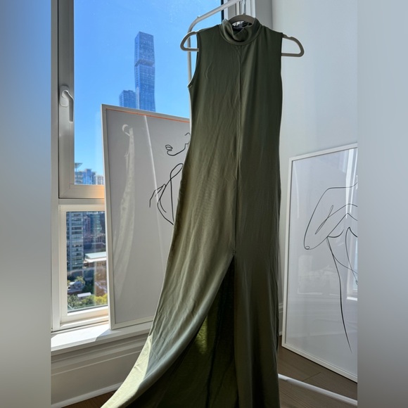 BNWT Reformation Long AXTON Mockneck Knit Dress With Slit - Artichoke - Picture 6 of 11